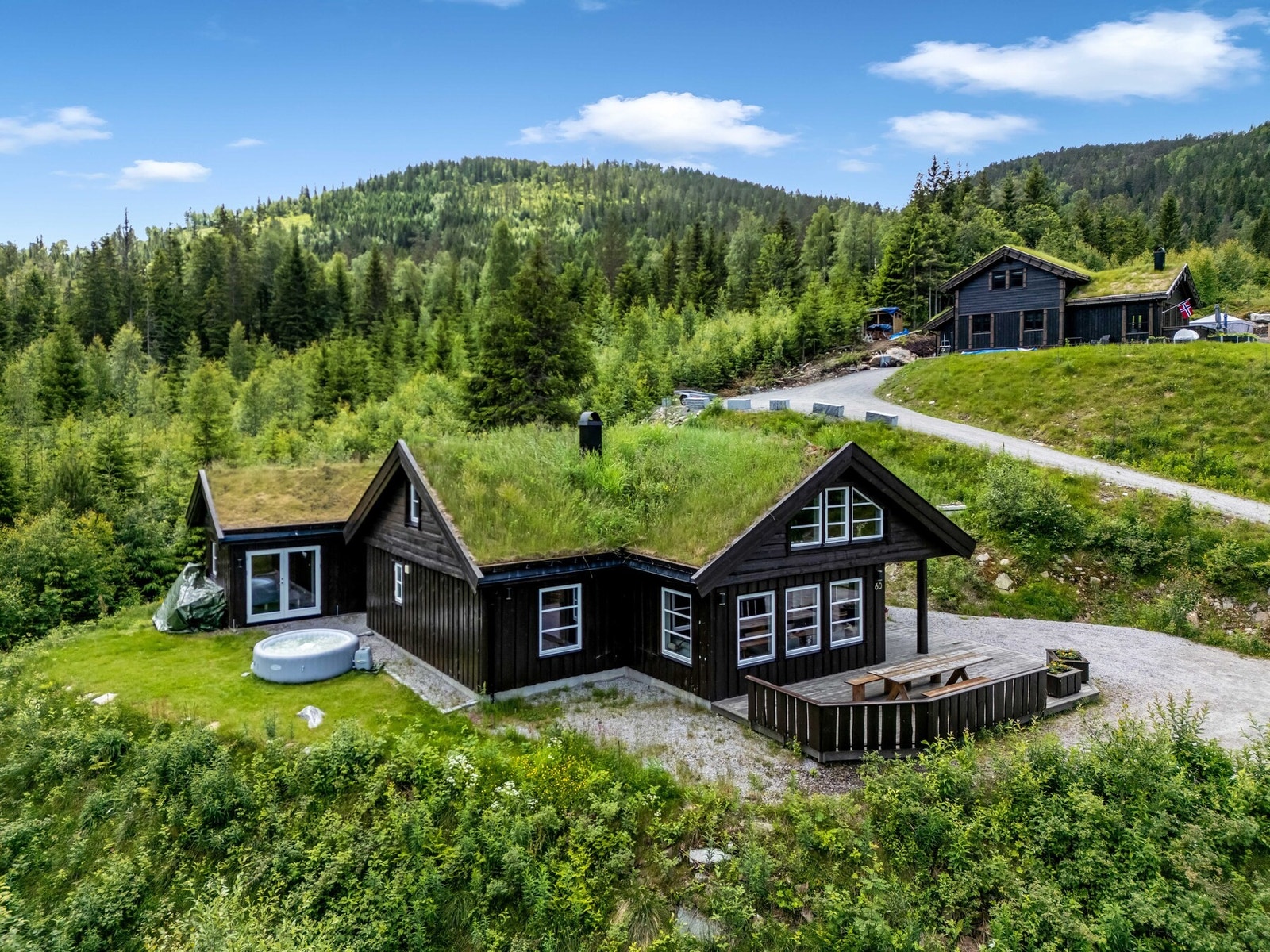 Eiendommen grenser mot uregulert område, og er nærmeste nabo til et flott turterreng. Galleribilde