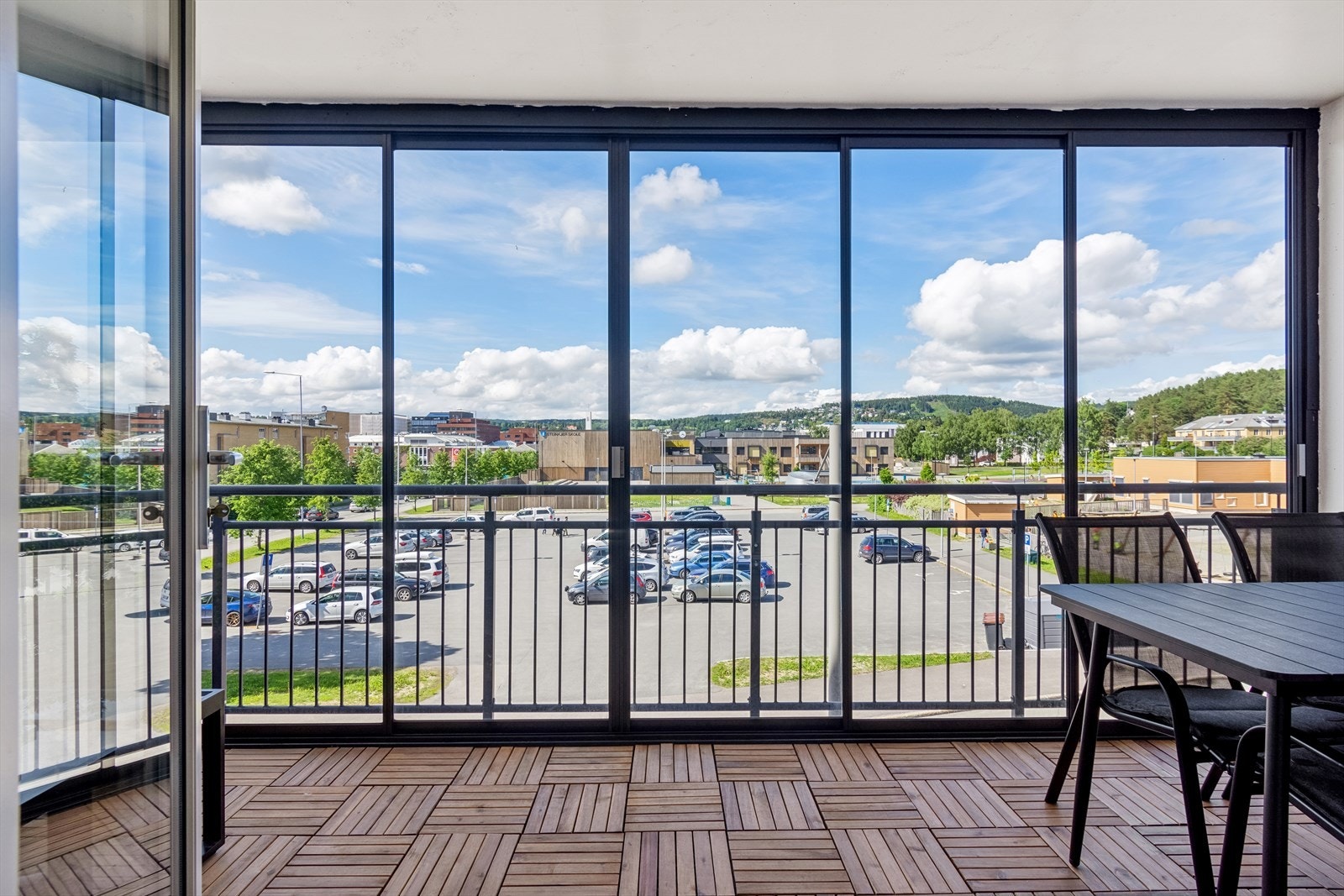 Utsikt fra verandaen. Galleribilde