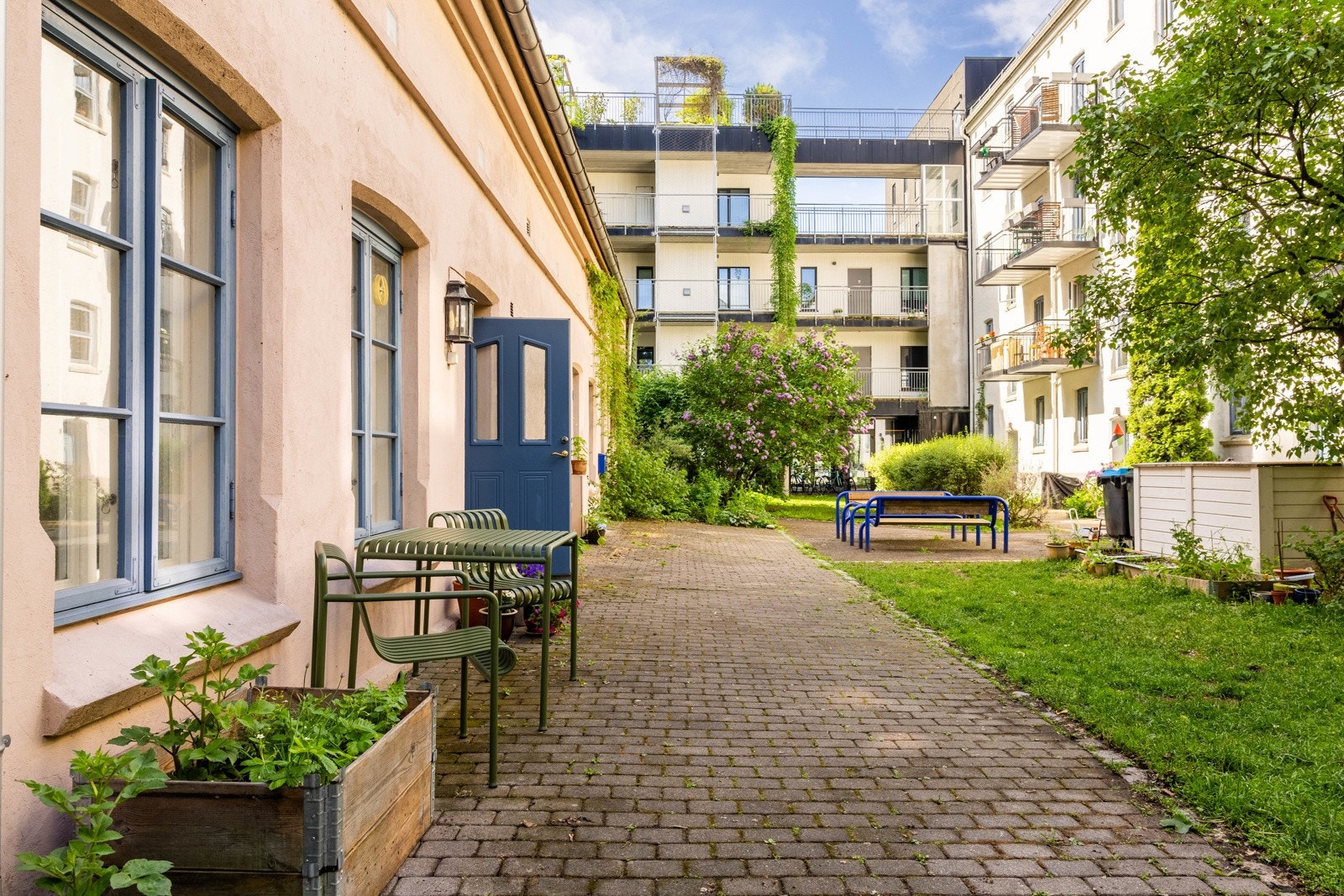 Unikt og svært sjarmerende 3-roms over to plan i et historisk townhouse. Galleribilde
