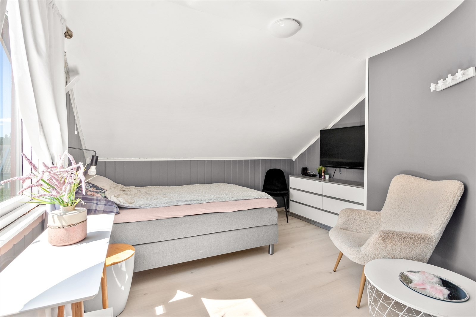 Boligen har 3 lyse og luftige soverom. Galleribilde