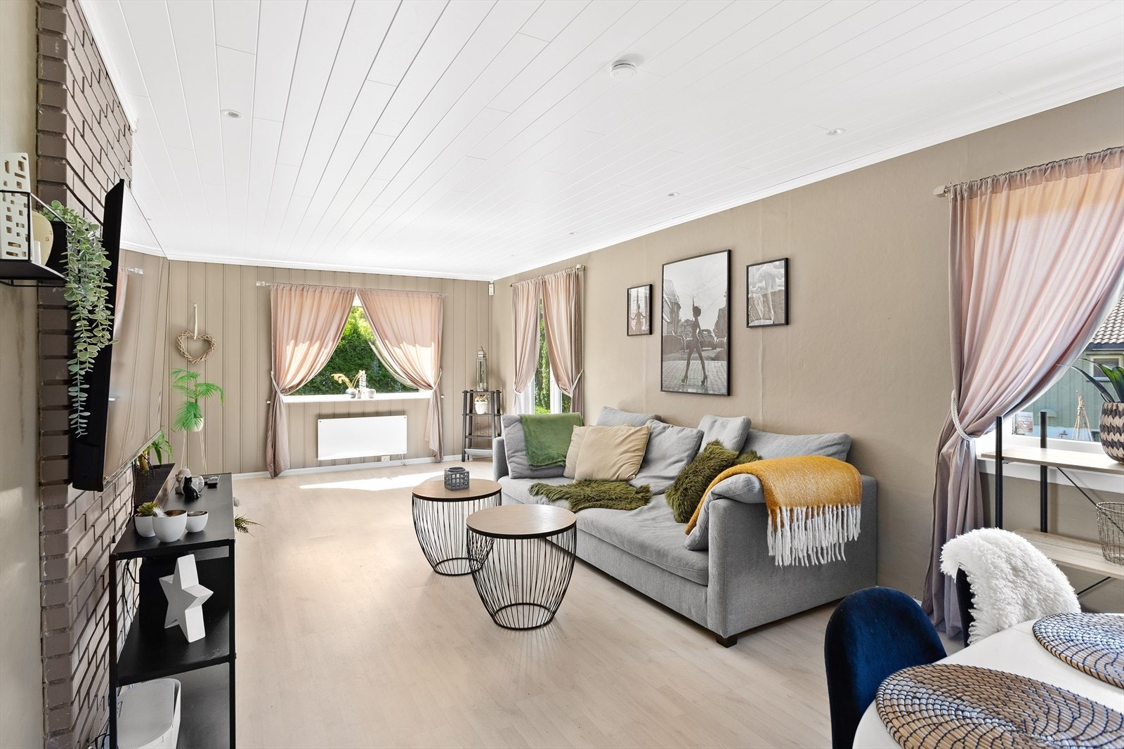 Boligen har svært sentral, men rolig beliggenhet midt i Sørumsand sentrum. Galleribilde