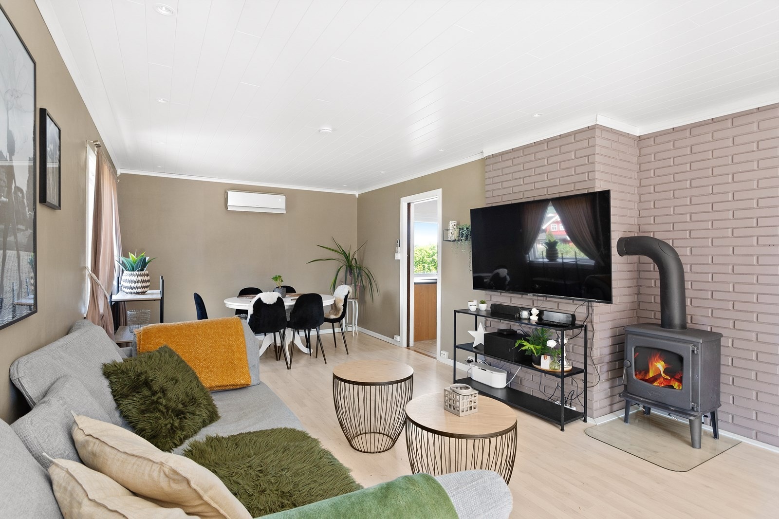 Velkommen til Brattbakken 1! Presenteres av Alexandra Askeland v/EiendomsMegler1 Galleribilde