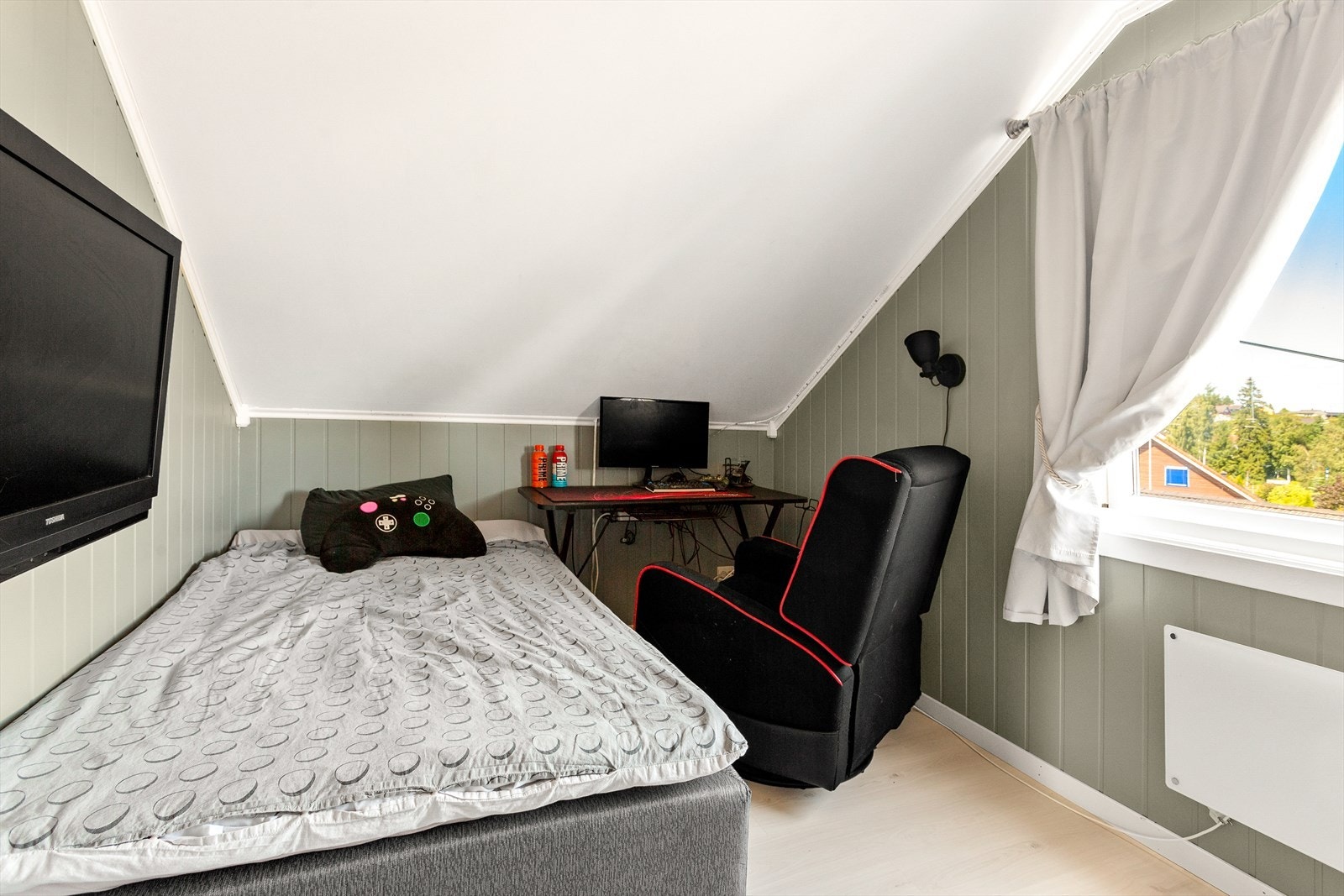 Alle 3 soverommene kan lett innredes med en seng av god størrelse med tilhørende møblement. Galleribilde