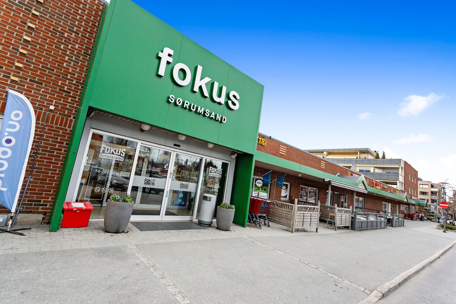 Fokus Butikksenter på Sørumsand tilbyr et godt og variert utvalg med bl.a. Coop Extra, Vinmonopolet, Apotek. Galleribilde