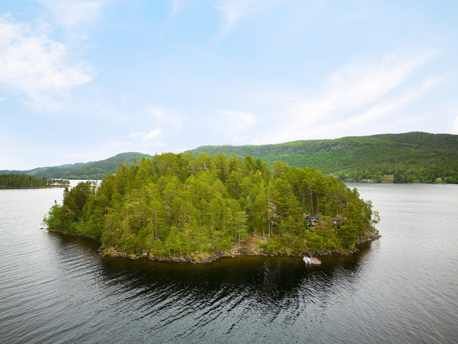 tillegg så vil man ha en egen badestrand på sør-vest siden av øya Galleribilde