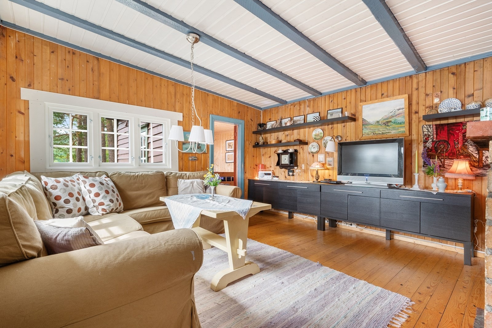 Hovedhytten har et totalt bruksareal på 60 kvm Galleribilde