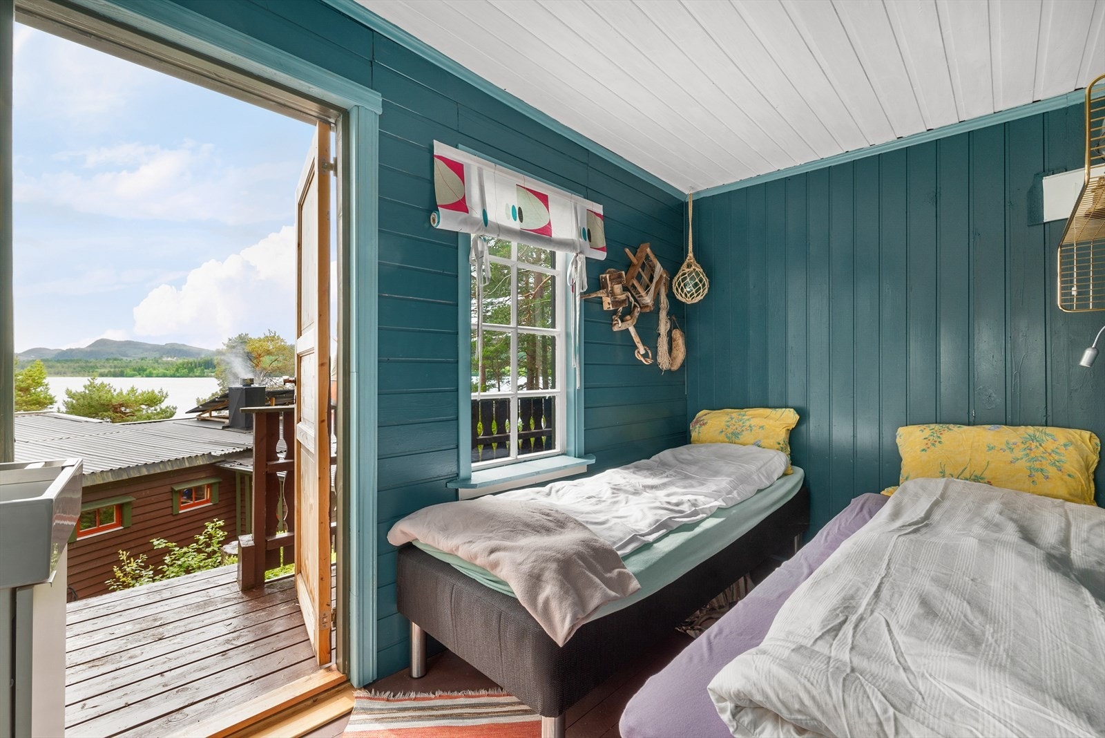 Eiendommen har totalt 10 sengeplasser. Hvor begge anneksene er egne soverom som er fint for besøkende Galleribilde