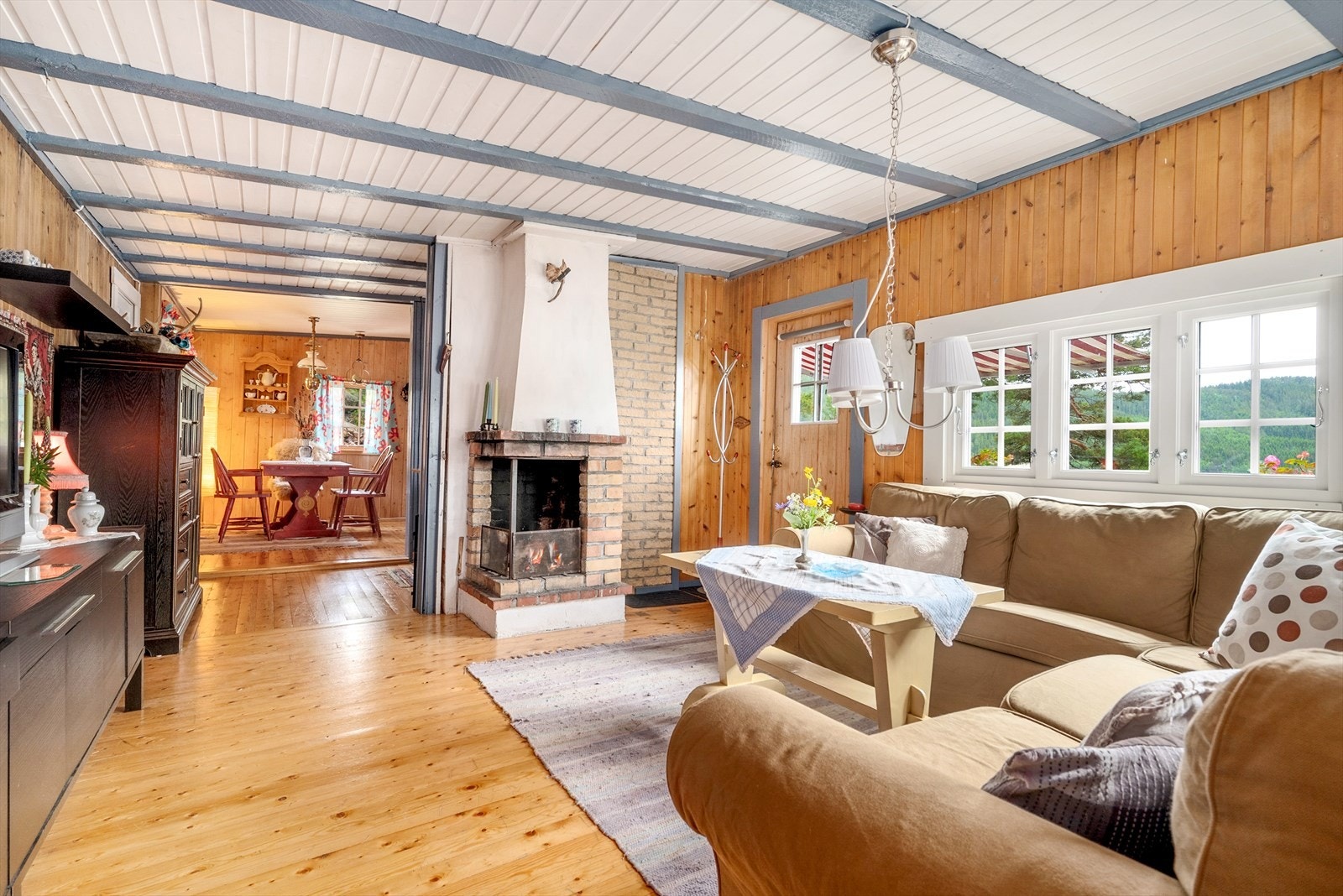 Hovedhytten består av 3 soverom, bod, kjøkken og stue Galleribilde