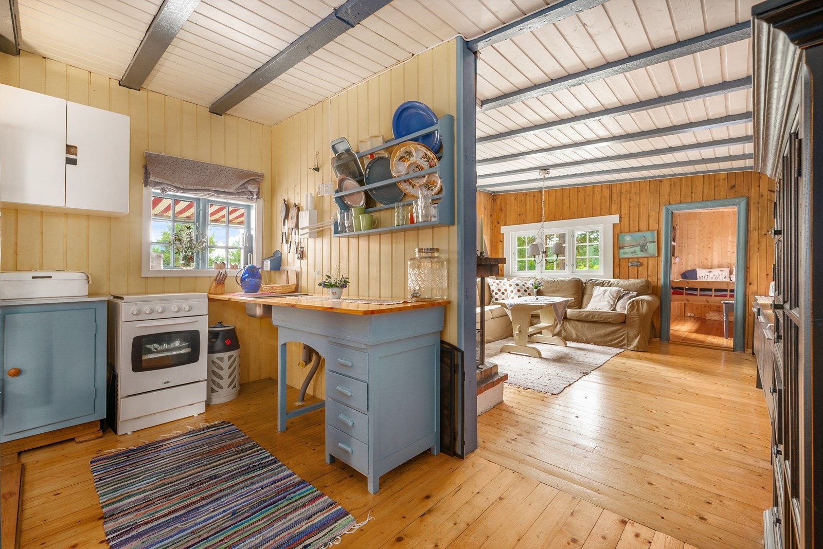 Takstmann opplyser om at kjøkkeninnredningen fremstår med normal tilstand i henhold til alder Galleribilde