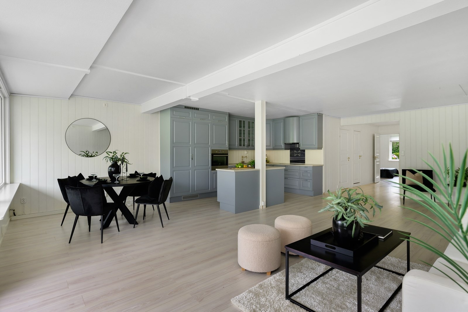 Det er god plass til spisestue for hyggelige sammenkomster med familie og venner. Galleribilde