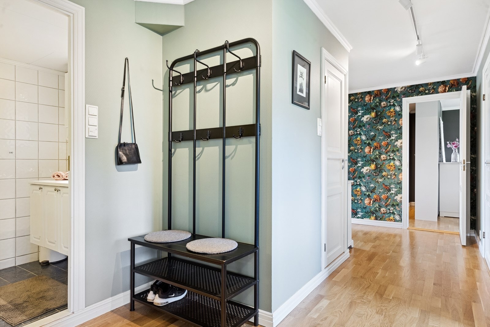 Leiligheten har bad på 4,4 kvm, toalettrom på 1,1 kvm og et vaskerom på 1,6 kvm. Galleribilde