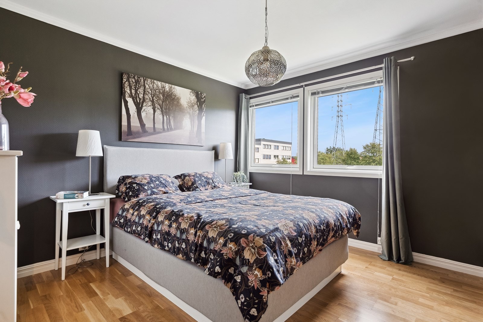 Leiligheten har tre soverom vegg-i-vegg. Galleribilde