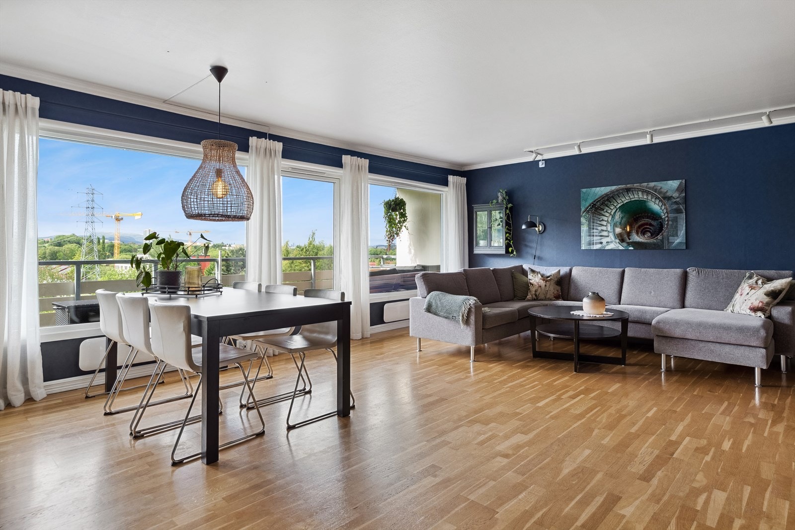 Aktiv Eiendomsmegling v/Christian Drøyvold har gleden av å presentere Arne Fjellbus veg 10 D. Galleribilde