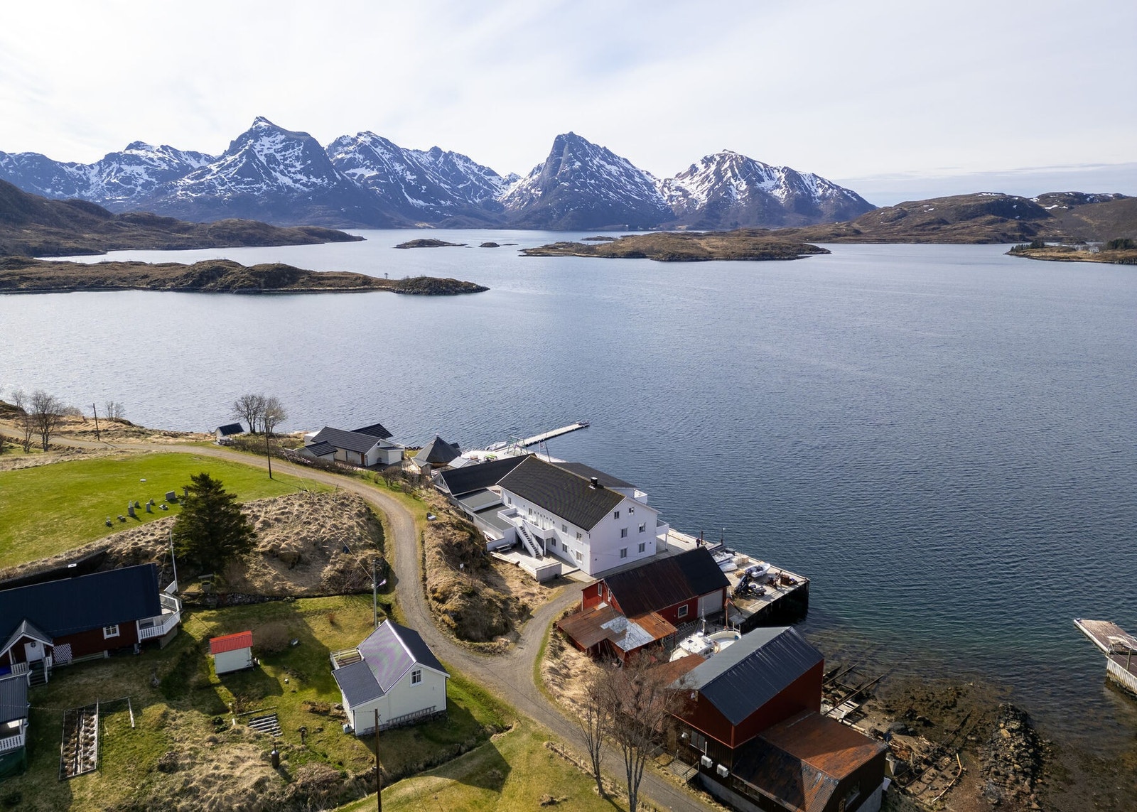 Idylliske omgivelser på Barkestad i Øksnes Vestbygd Galleribilde