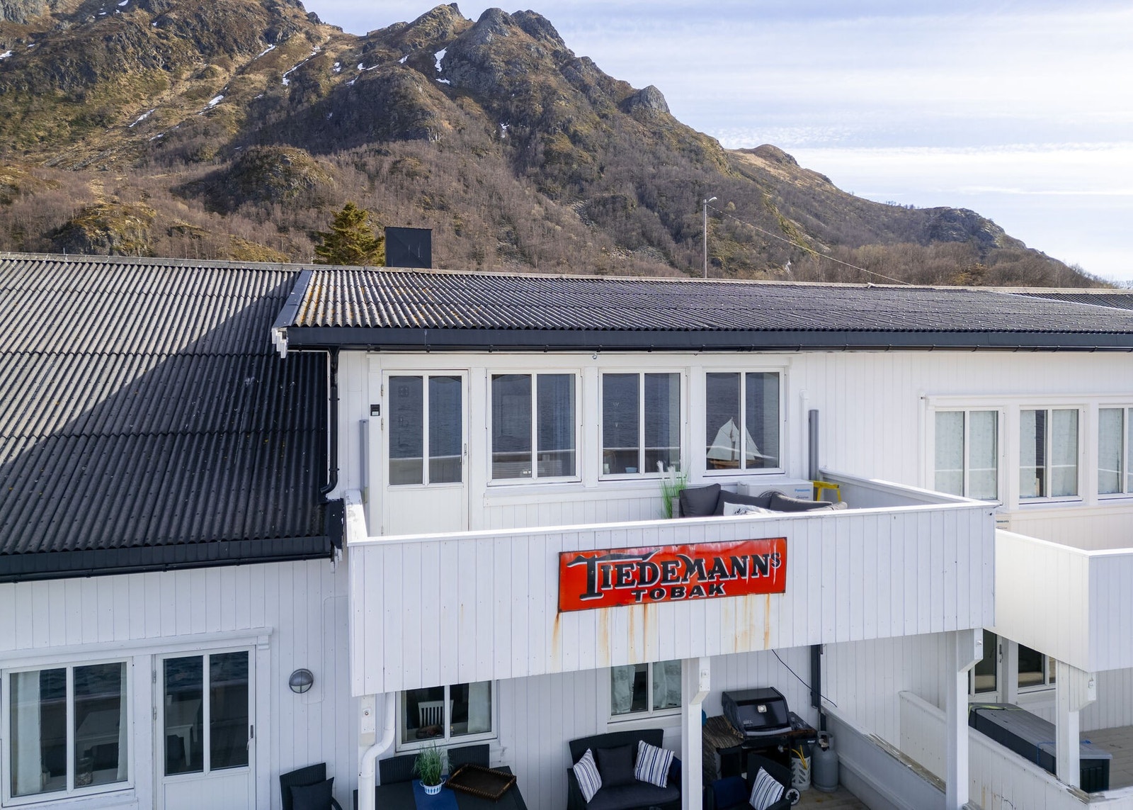 Her får du en sjarmerende 3-roms fritidsleilighet med gode solforhold og nydelig utsikt - Tilhørende båtplass Galleribilde