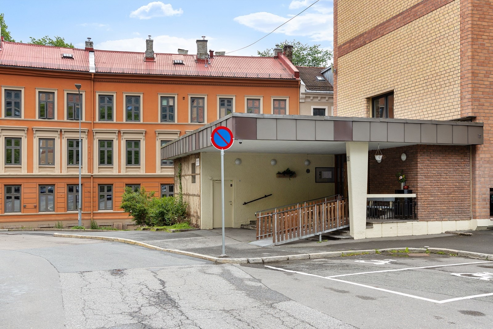 - Inngangspartiet til Enerhauggata 7 - Galleribilde