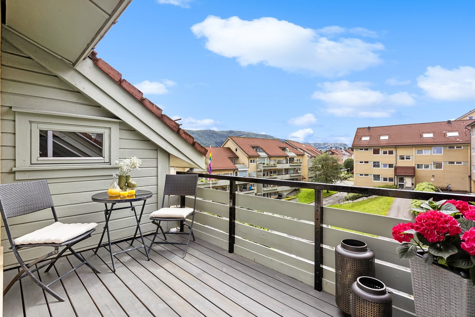 Sørvendt terrasse på 6 kvm med gode solfohold Galleribilde