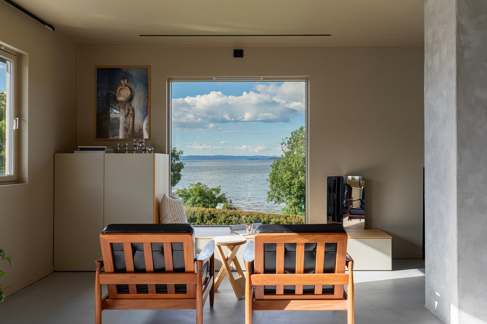 Ikke den dummeste plassen å slå seg ned med noe godt i glasset. Boligens beliggenhet må sies å være en av de aller beste på Ranheim. Galleribilde