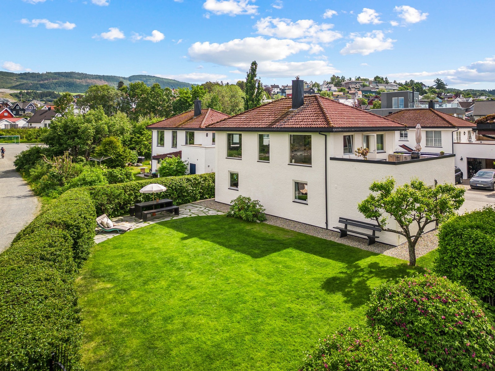 Det er regulert en maksimal tomteutnyttelse på 45%, dvs. at det er et stort potensiale for å bygge på/utvide boligen (må søkes Trondheim kommune, det gis ingen garantier). Galleribilde