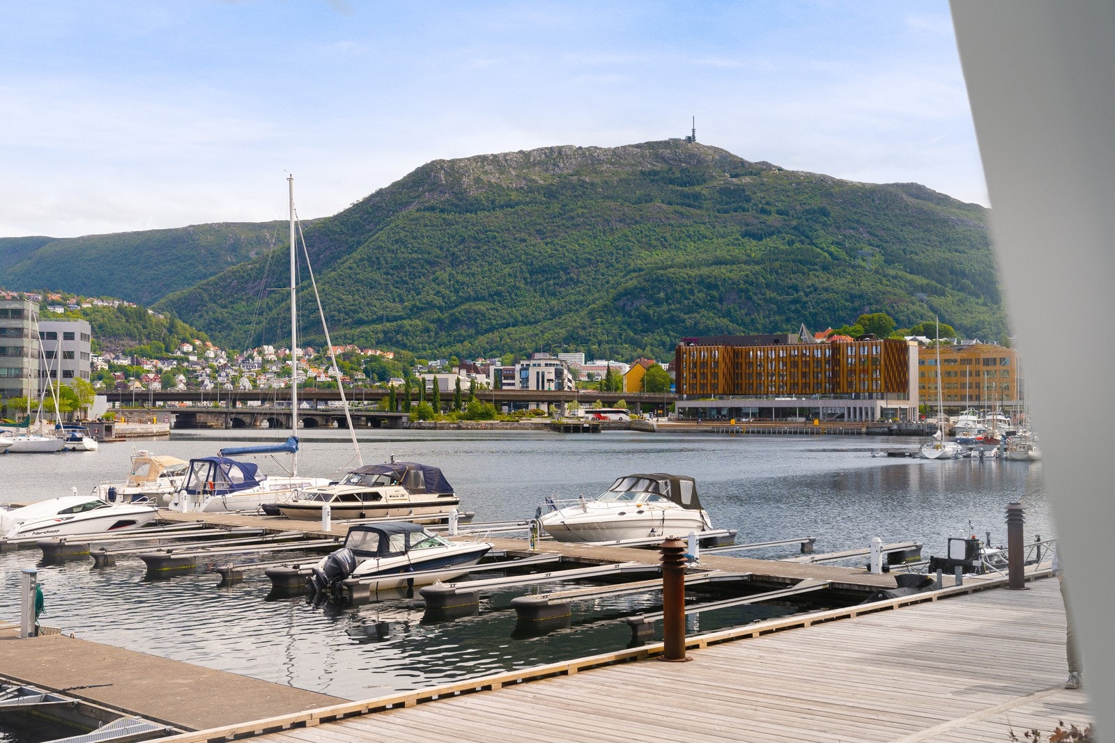 Damsgårdssundet er et område i meget spennende utvikling. Siden begynnelsen av 2000-tallet har mye av de tradisjonelle industriområdene blitt omregulert til bolig og mer moderne næring. Galleribilde