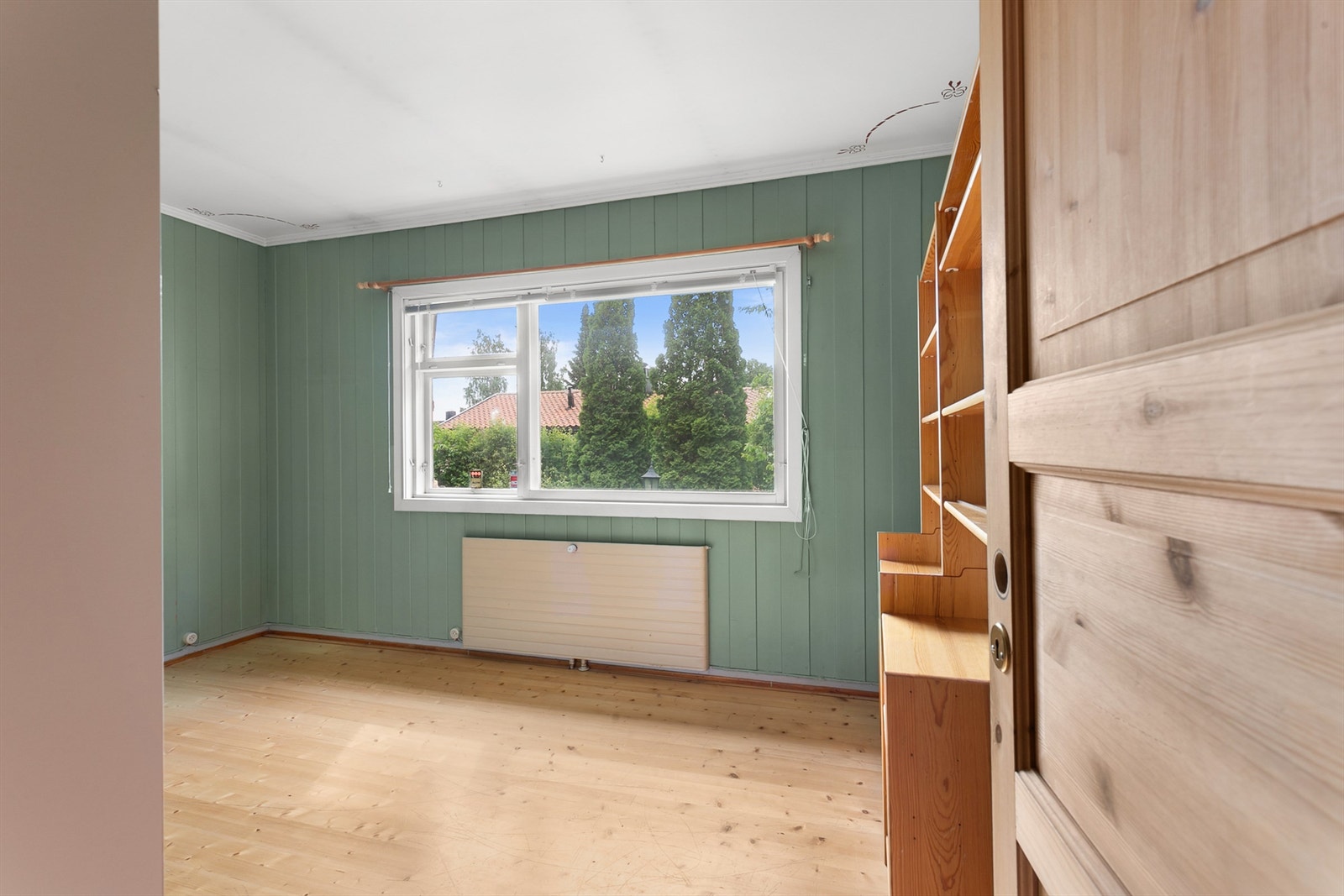 Soverom 1 er av god størrelse og gir fin mulighet til ulikt møblement. Galleribilde