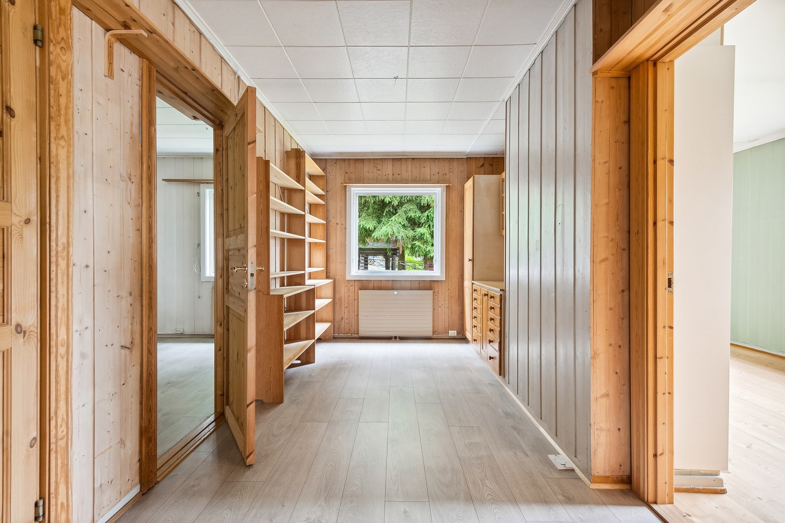 Gang med muligheter for f.eks. kontorplass. Galleribilde