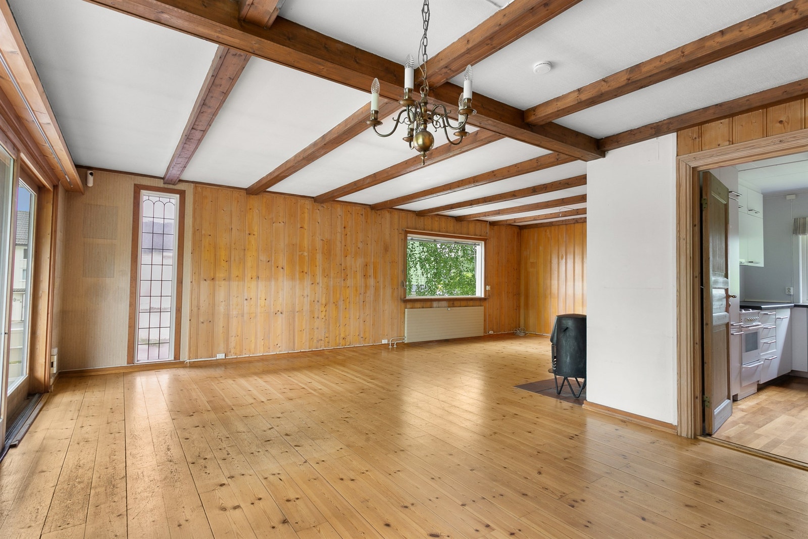 Adkomst til kjøkkenet fra stuen. Galleribilde