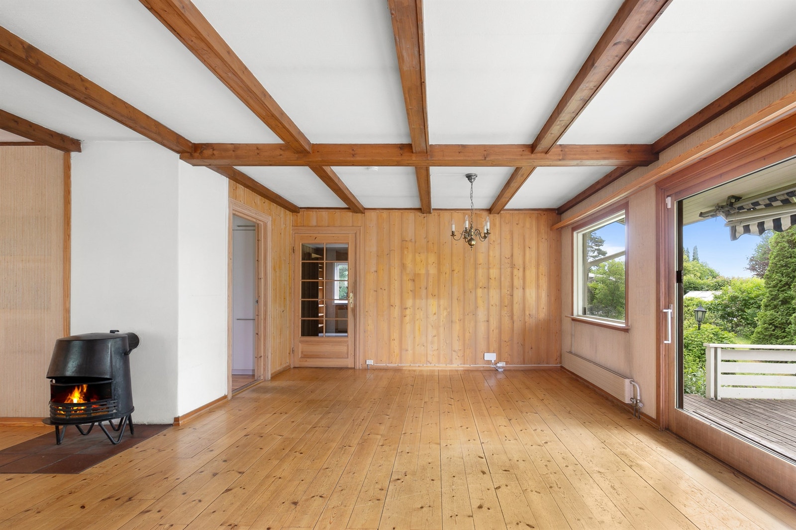 Det er adkomst til kjøkkenet og gangen fra stuen. Galleribilde