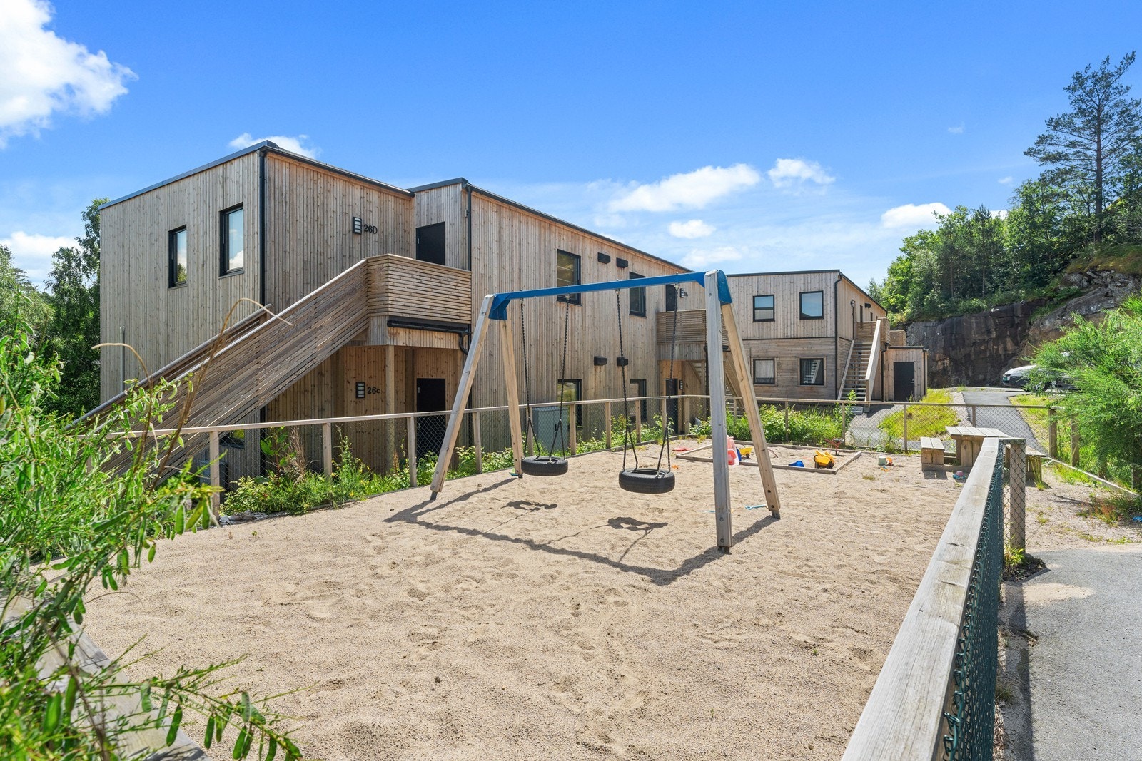 Lekeplass rett ved Galleribilde