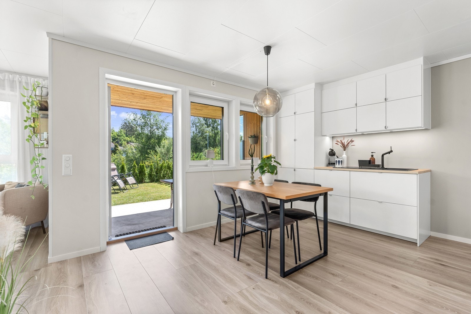 Utgang til uteområde Galleribilde