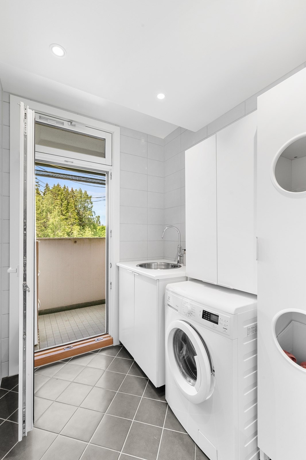 Utgang til en vestvendt luftebalkong fra badet. Galleribilde