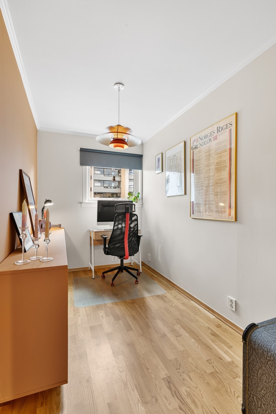 Rommene egner seg også som kontor eller barne/gjesterom, alt etter ønske! Taklampen på dette rommet medfølger ikke. Galleribilde