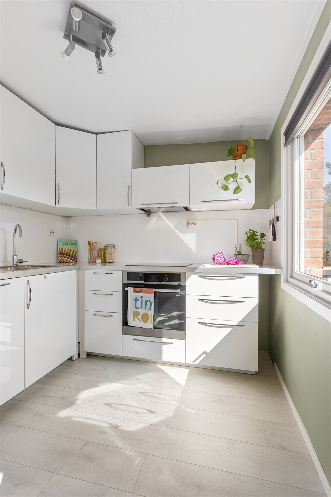 Selgers strømutgifter har pr mnd. vært i snitt på kr 695 på vinterstid og kr 328,- på sommerstid Galleribilde