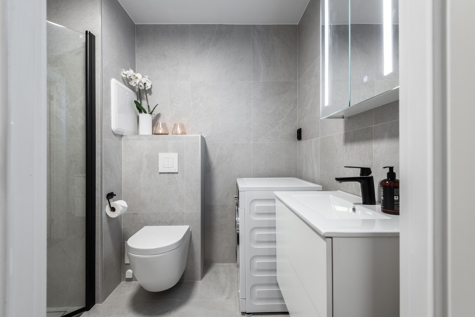 Stilrent bad, totalrenovert i 2021 Galleribilde