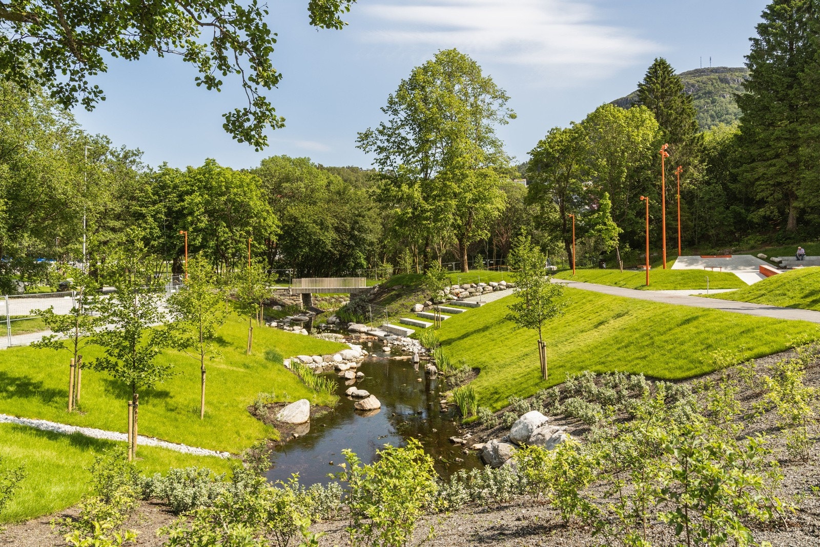 Området byr også på flere flotte uteområder som blant annet Lynghaugparken, Ortunvannet og kanadaskogen. Galleribilde