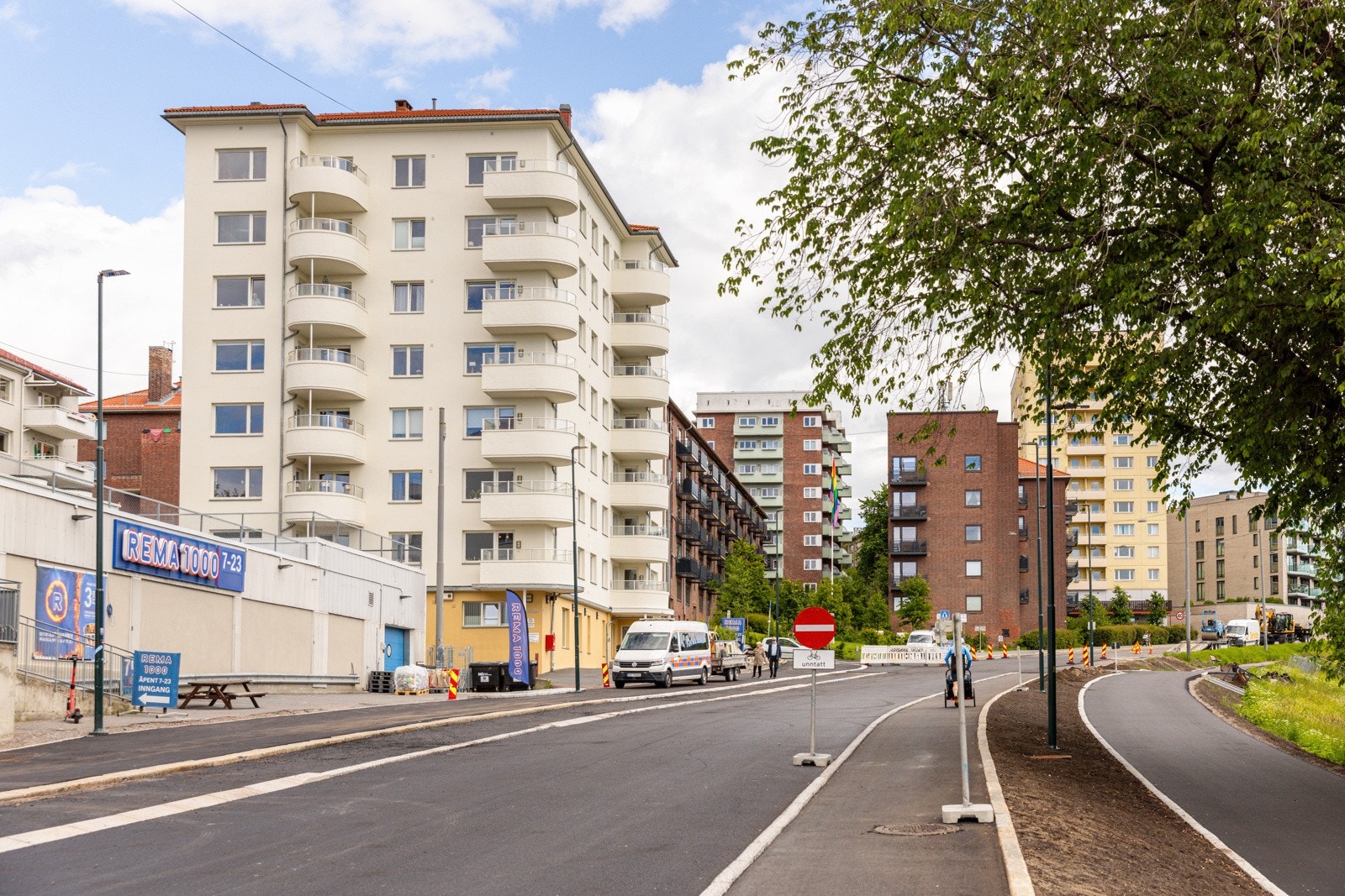 Svært praktisk med dagligvarebutikk rett utenfor. Galleribilde