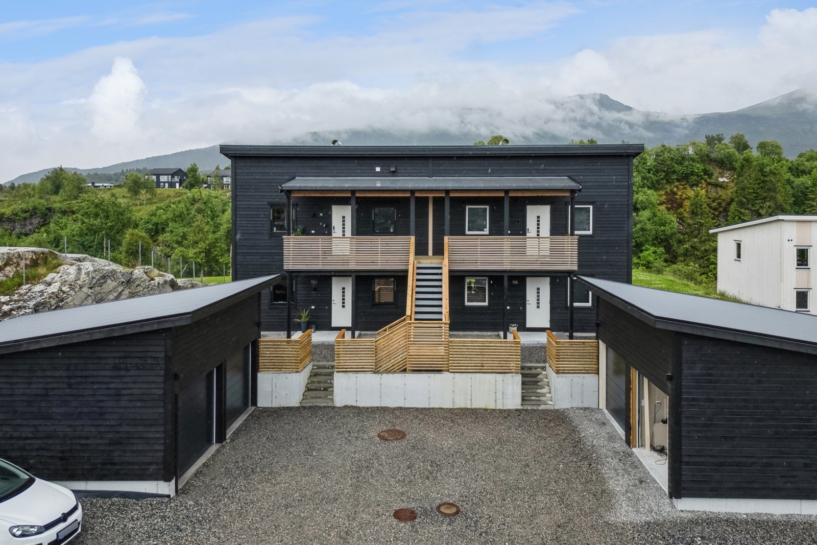 En stilfull selveierleilighet beliggende i et nyere boligfelt i Langevågen. Galleribilde