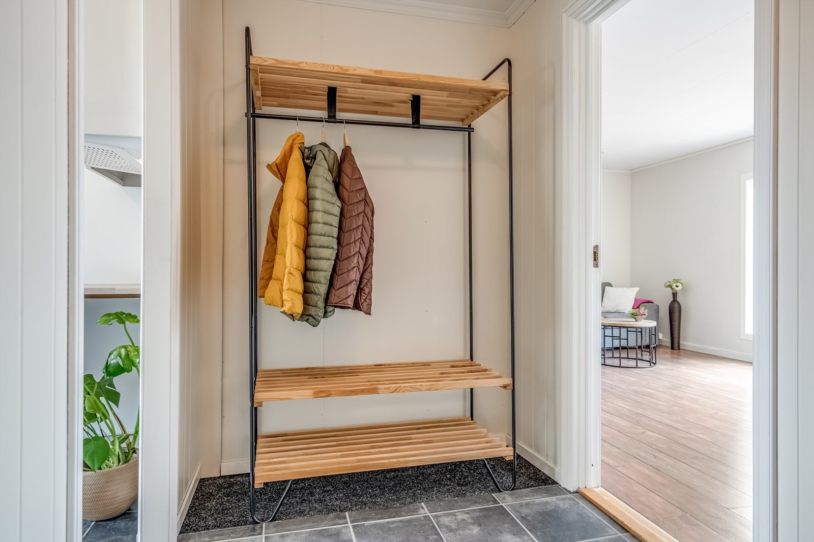 God plass til å henge fra seg yttertøy Galleribilde