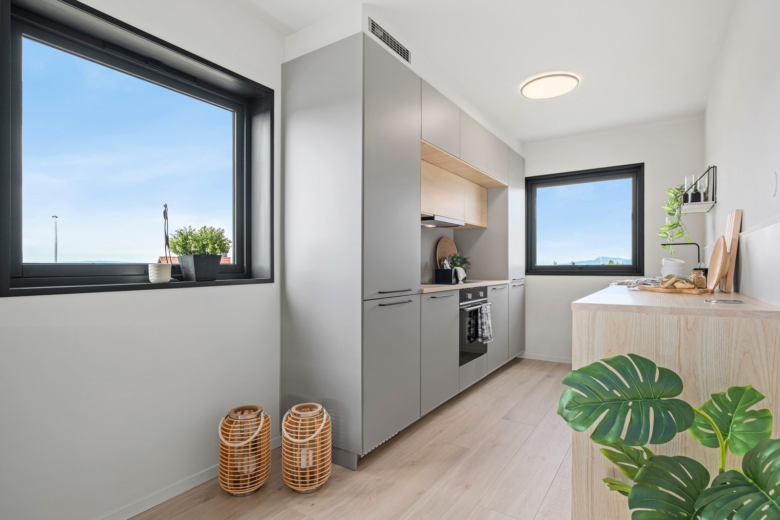 Kjøkkenet er nytt i 2024, og har et lekkert og moderne design. Galleribilde