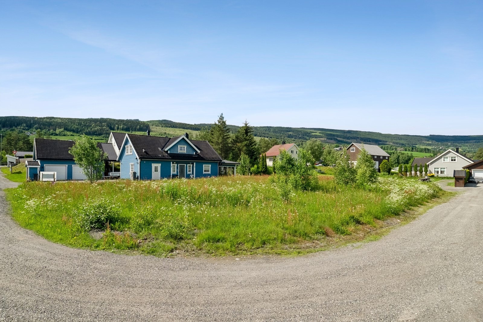 Påkobling for vann og avløp ligger i gata rett utenfor tomtegrensen Galleribilde