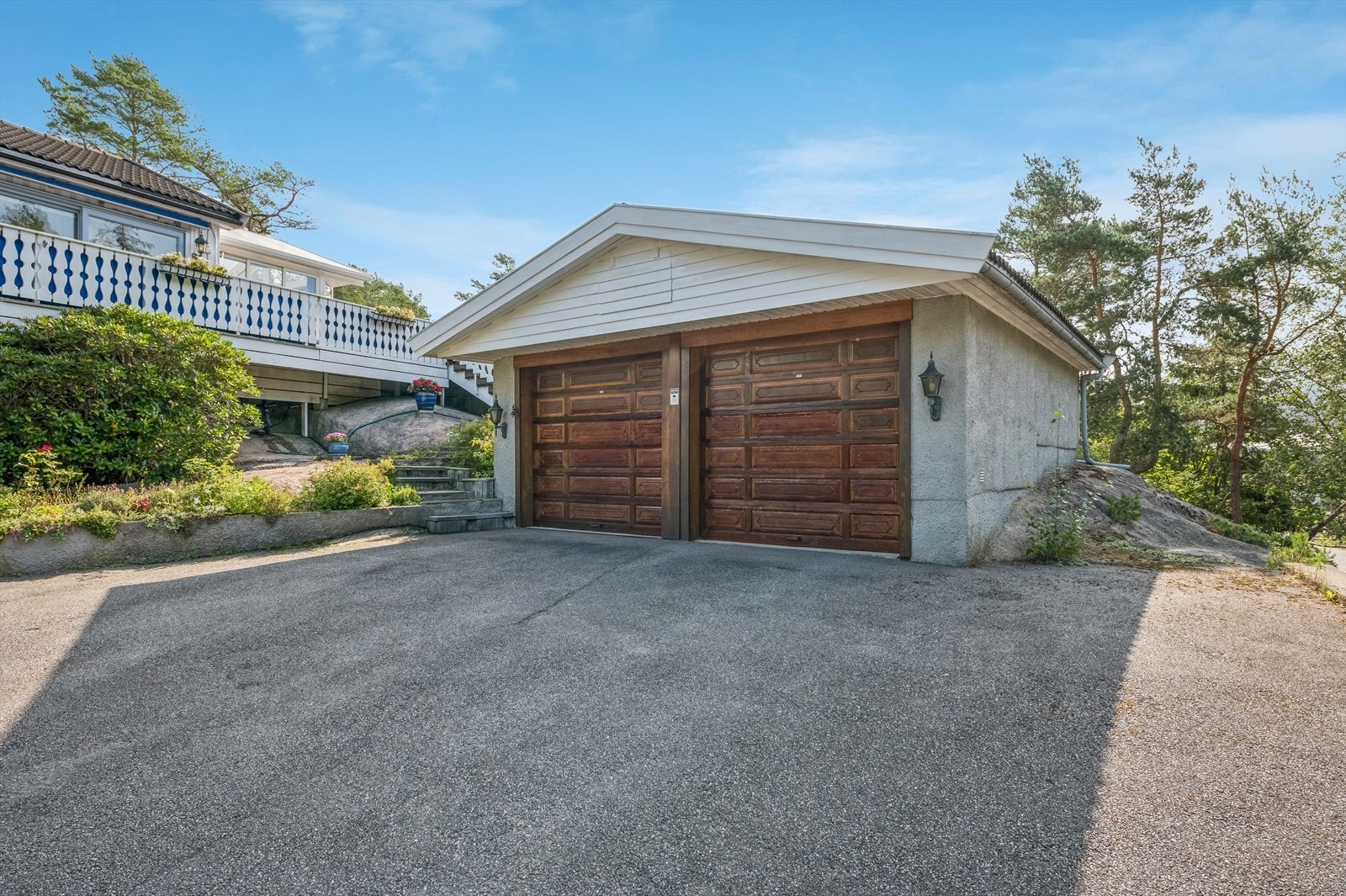 Dobbel garasje m/elbillader Galleribilde