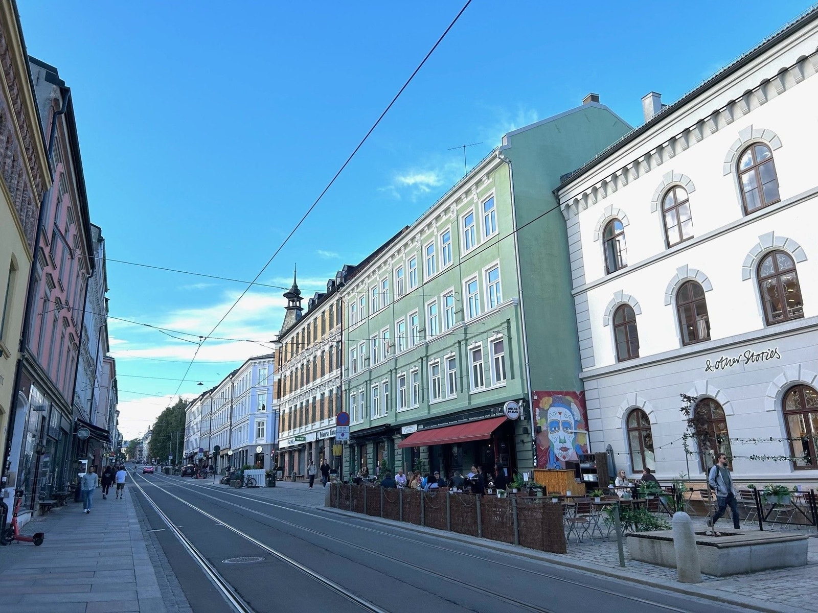 Kort vei til både butikker, spisesteder og kulturmuligheter i en av Oslos triveligste bydeler. Galleribilde