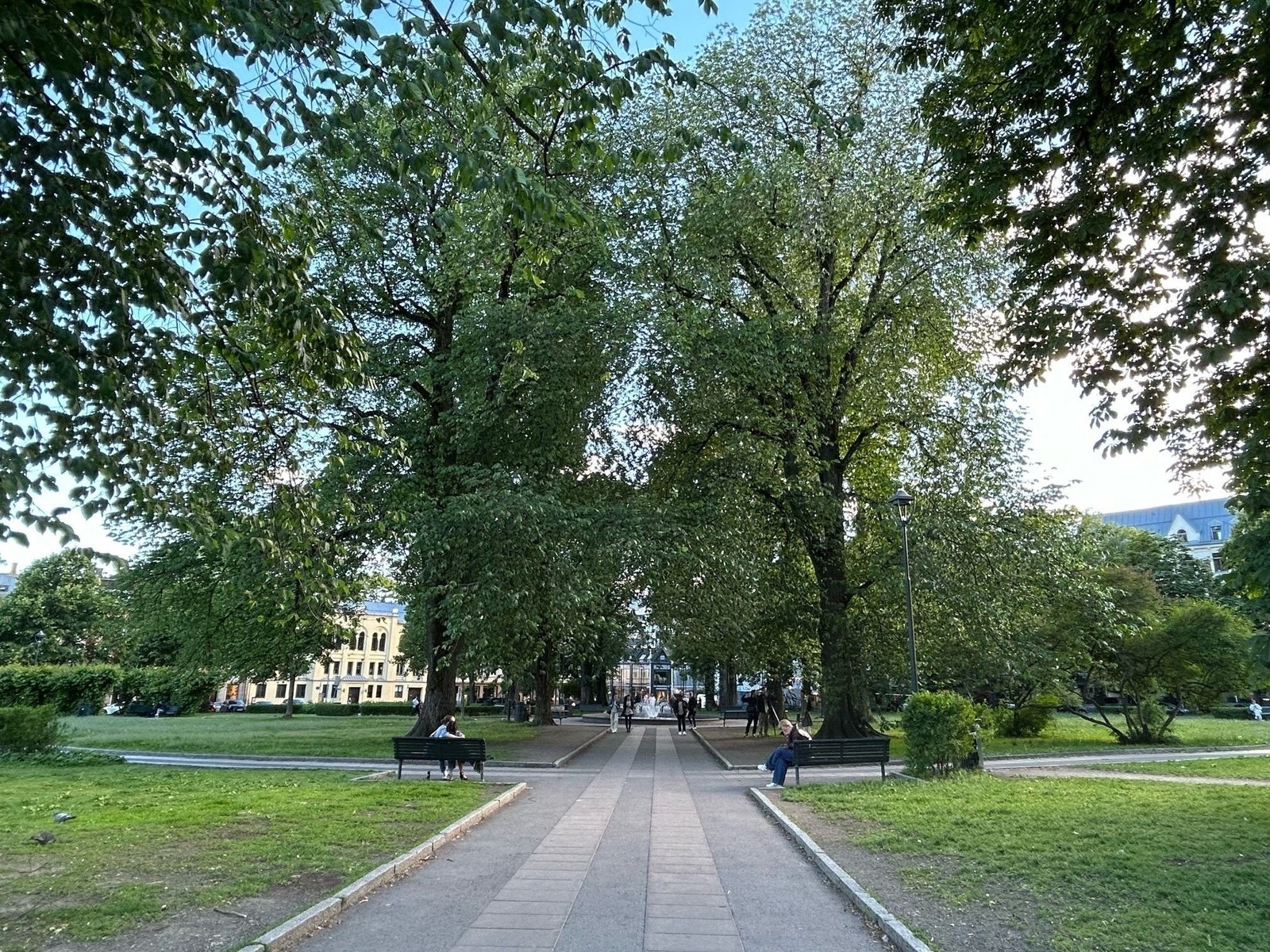 Mange trivelige parker og naturmuligheter i kort gangavstand fra boligen. Galleribilde