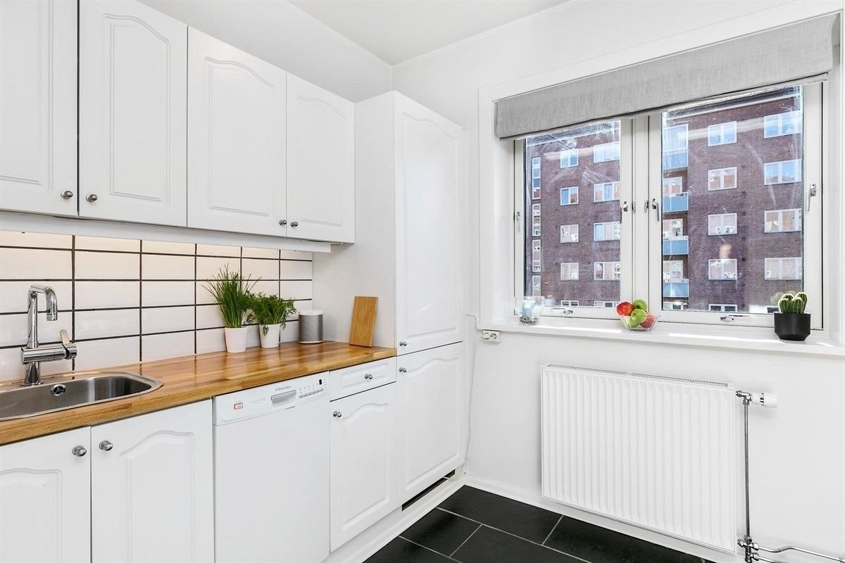 Hvitevarer på kjøkkenet medfølger handelen. Galleribilde