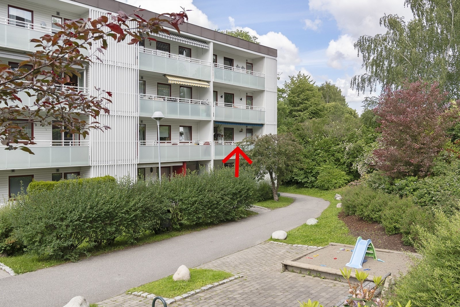 Sydøstvendt balkong med sol fra morgen til ca. 14:30 sommerstid Galleribilde