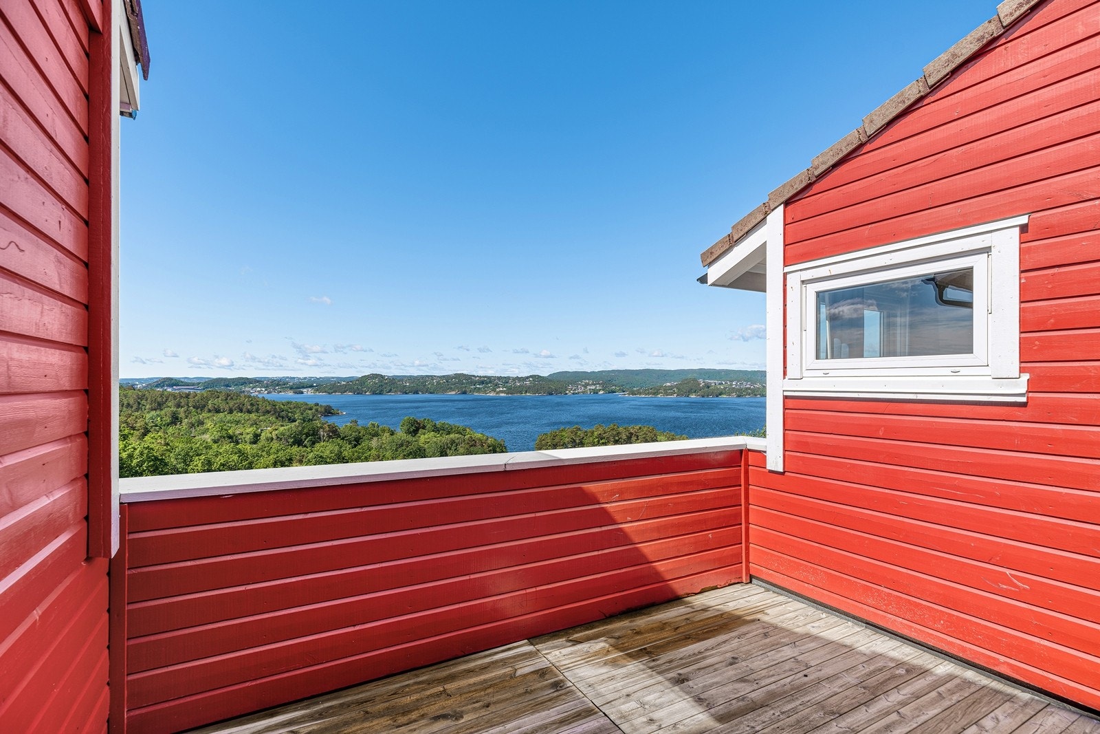 På toppen finner du en terrasse av god størrelse med flotte møbleringsmuligheter. Galleribilde