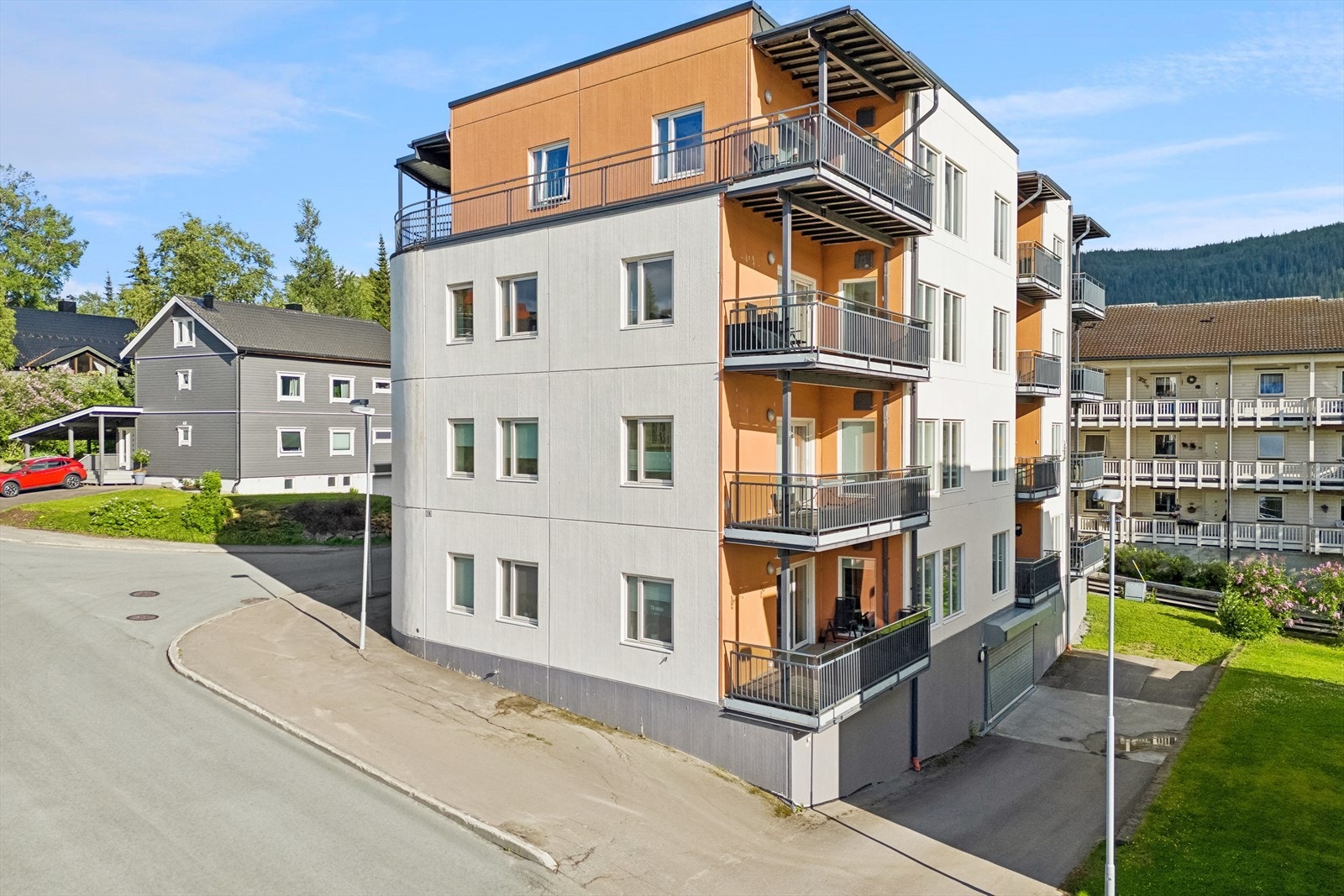 Nedkjøring til garasjeanlegg Galleribilde