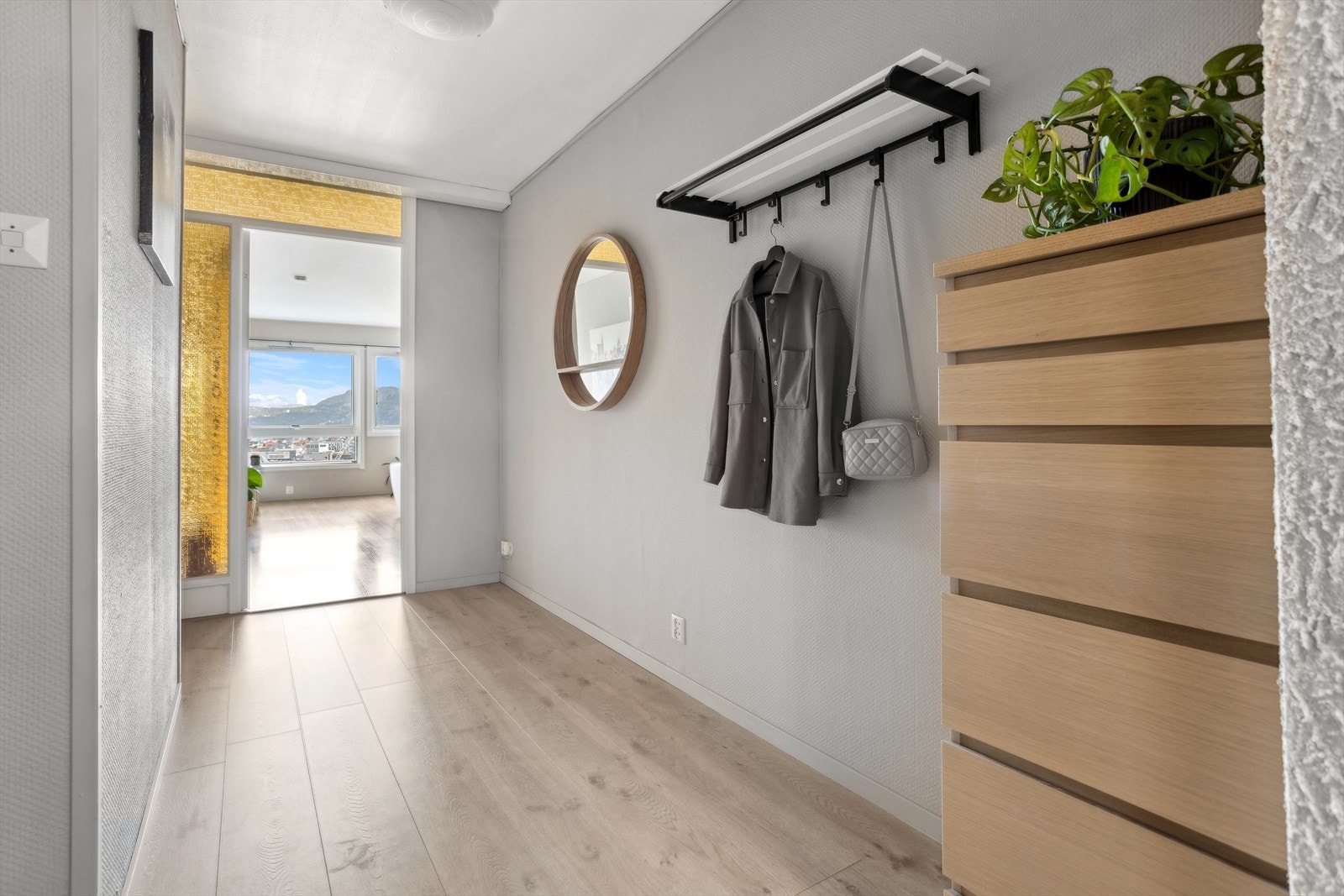 Meget romslig entré Galleribilde