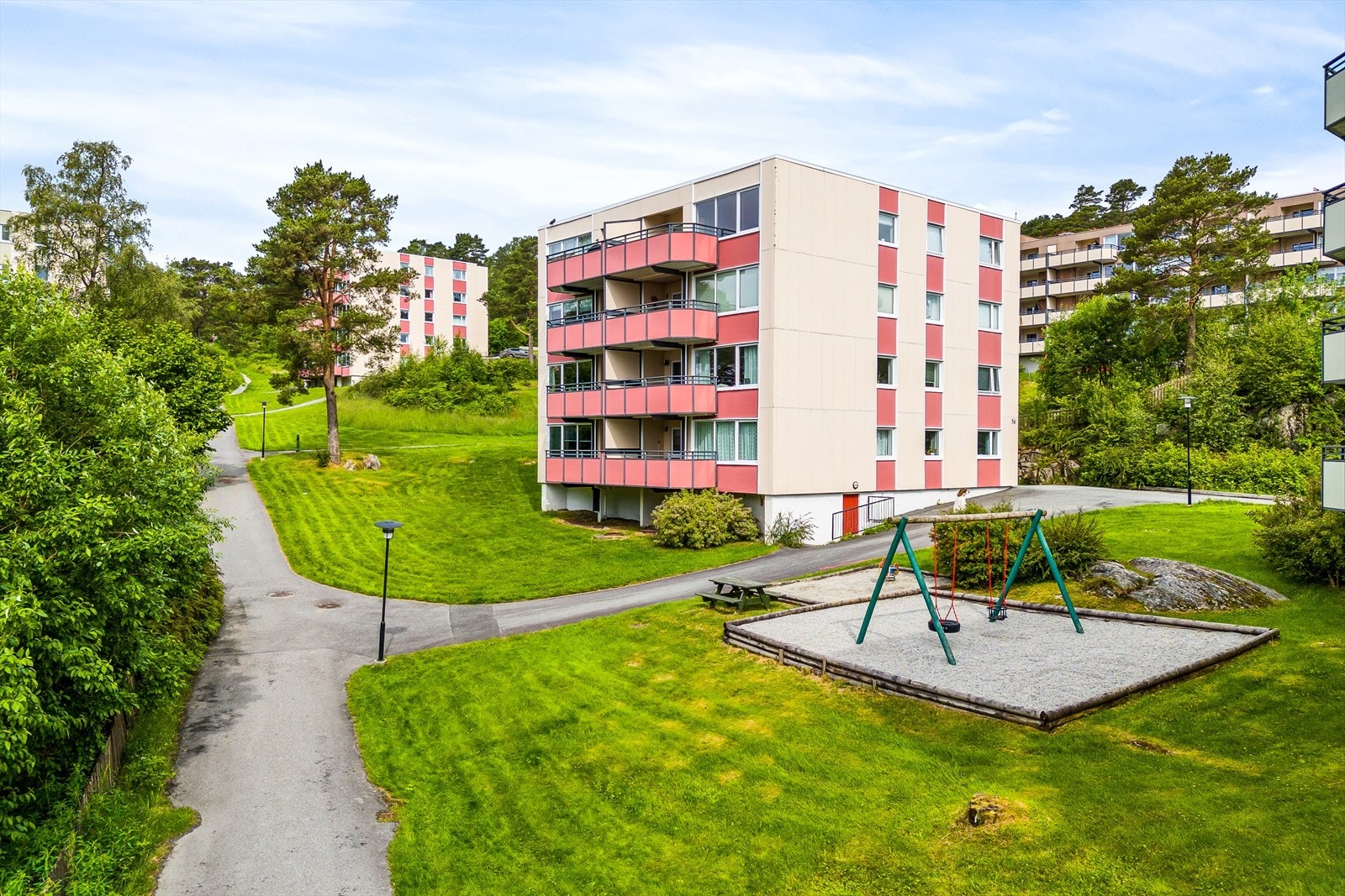 Leiligheten ligger i byggets 2.etg. Galleribilde