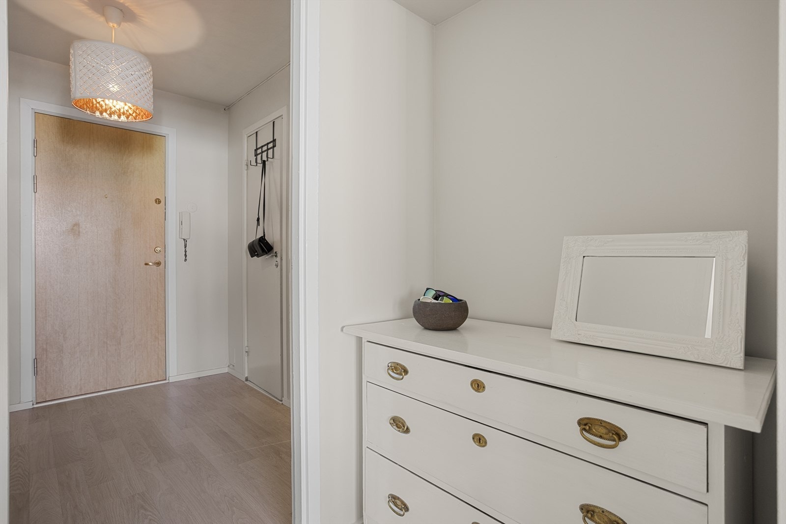 Gangen er romslig og har plass til kommode. Galleribilde